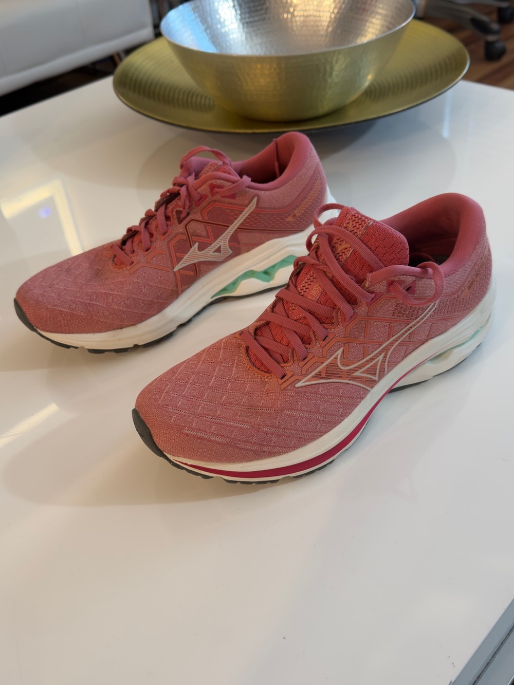 Mizuno Women’s Running Shoes Pink Coral Size 10 Athletic Sneakers